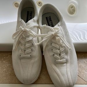 Womens Tretorn canvas sneakers. Like new. Only worn a couple of times